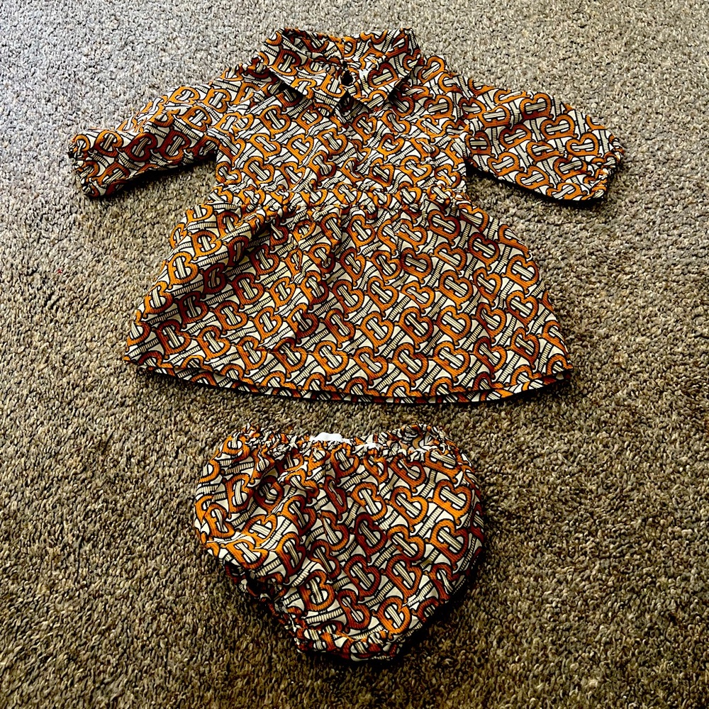 Burberry baby outfit